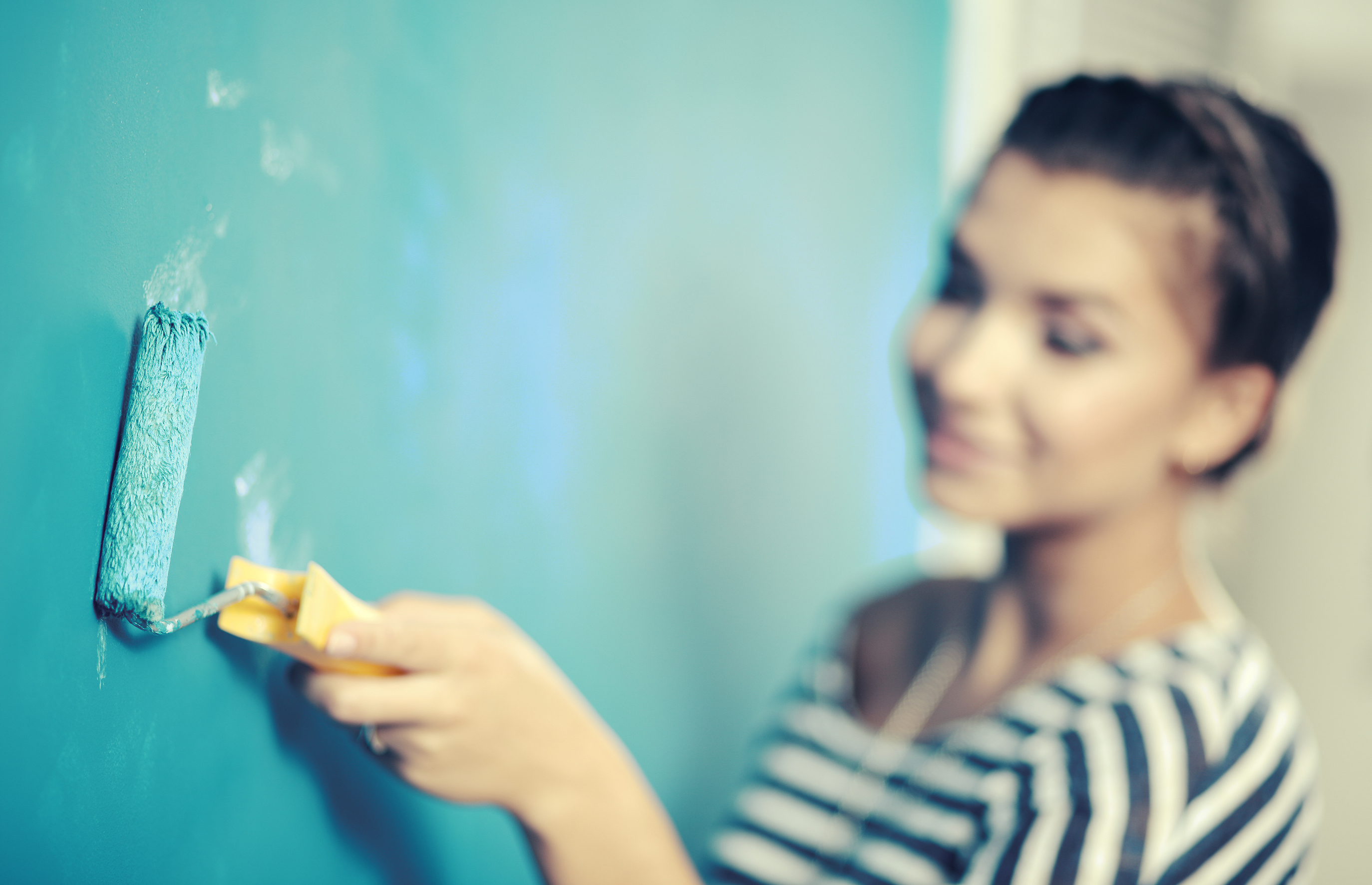woman-painting